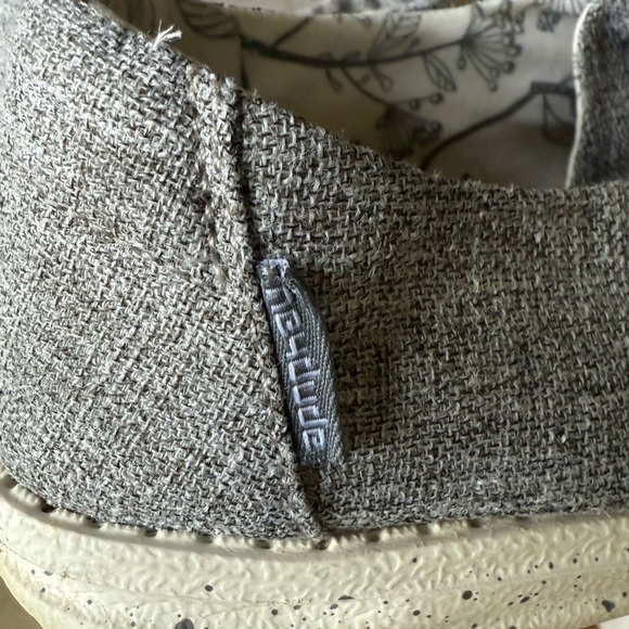 Hey Dude Wendy ladies size 8 excellent condition gray - Picture 7 of 7